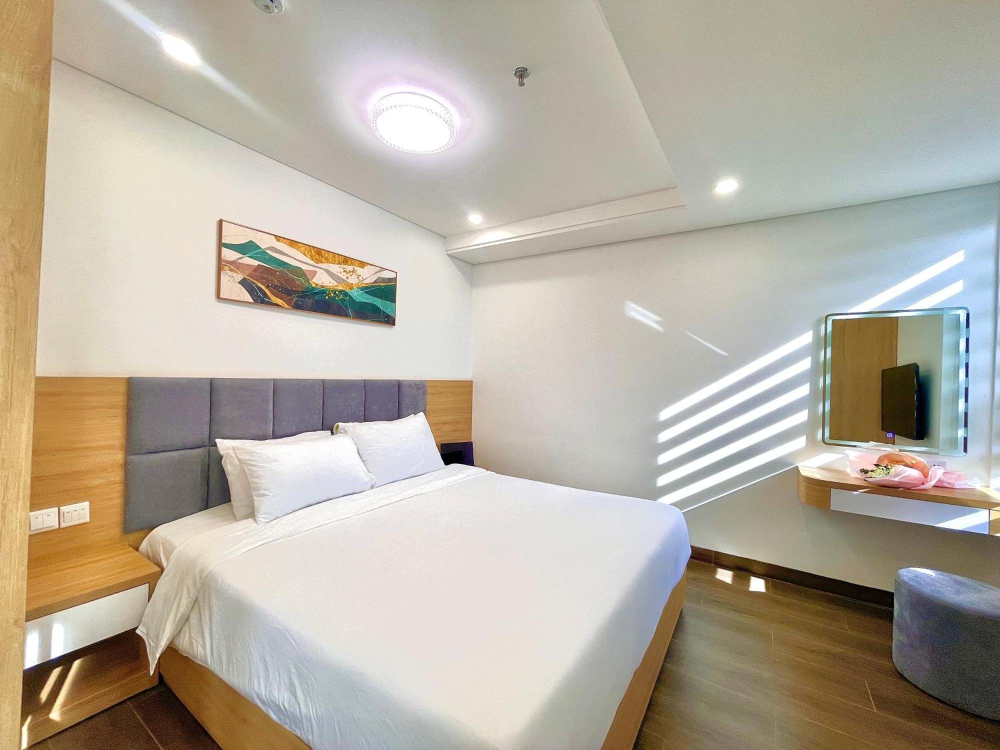 Hsuites Riverside Hotel And Apartment Дананг Экстерьер фото